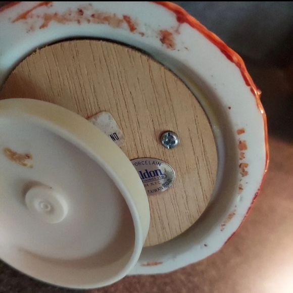 Aldon Lusterware Fine Porcelain Musical Clown Rare! EUC Vintage LIKE NEW DISPLAY - Picture 7 of 7